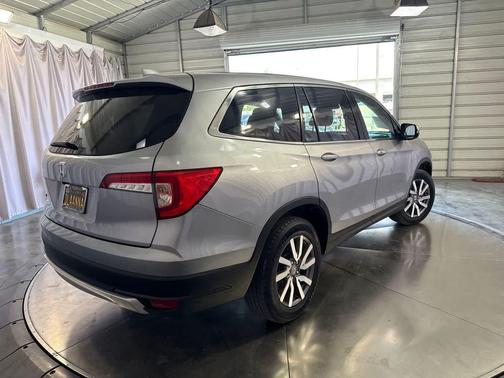 Lunar Silver Metallic 2020 Honda Pilot EX