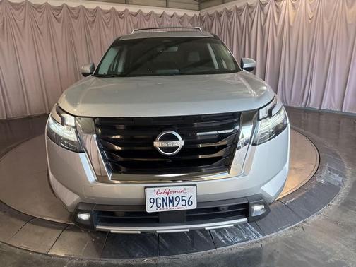 Brilliant Silver Metallic 2023 Nissan Pathfinder Platinum