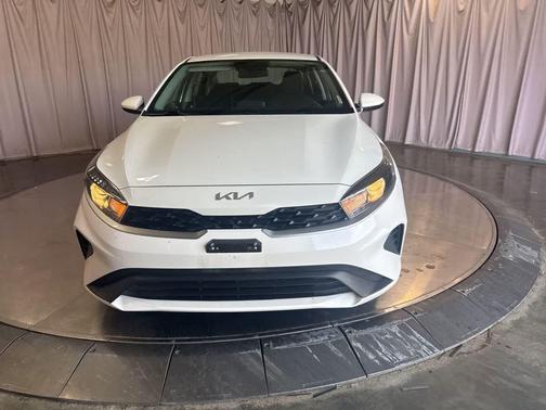 Snow White Pearl 2024 Kia Forte LXS