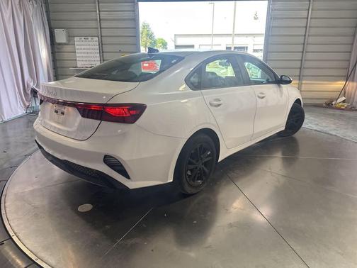 Snow White Pearl 2024 Kia Forte LXS