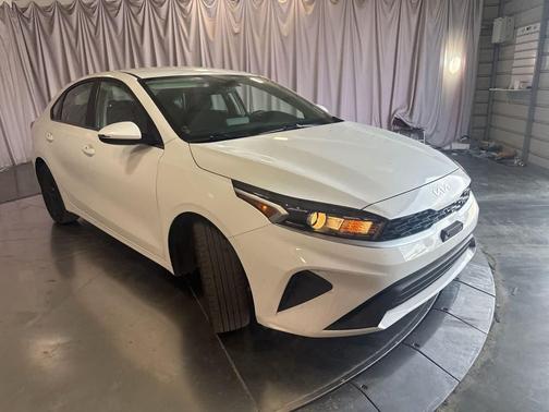 Snow White Pearl 2024 Kia Forte LXS