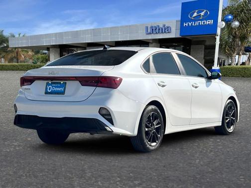 Snow White Pearl 2024 Kia Forte LXS