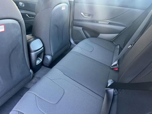 Abyss Black 2026 Hyundai ELANTRA SE