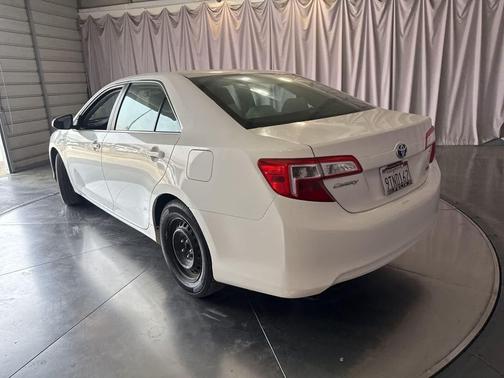 Super White 2012 Toyota Camry Hybrid LE