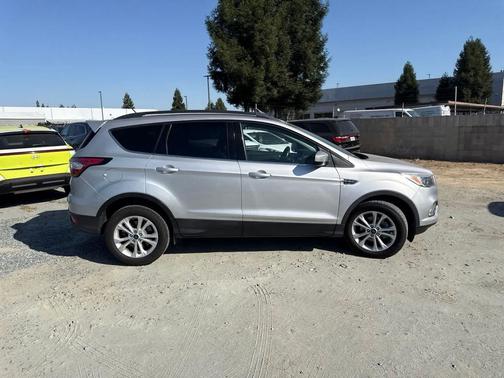 INGOT SILVER METALLIC 2018 Ford Escape SE