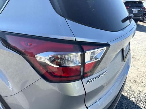 INGOT SILVER METALLIC 2018 Ford Escape SE