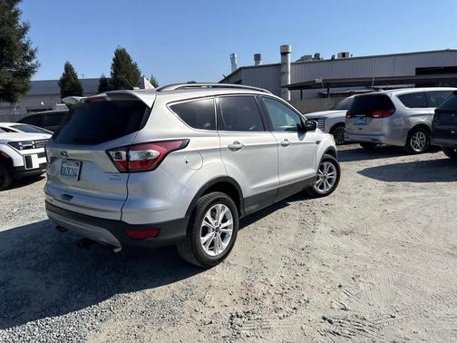 INGOT SILVER METALLIC 2018 Ford Escape SE