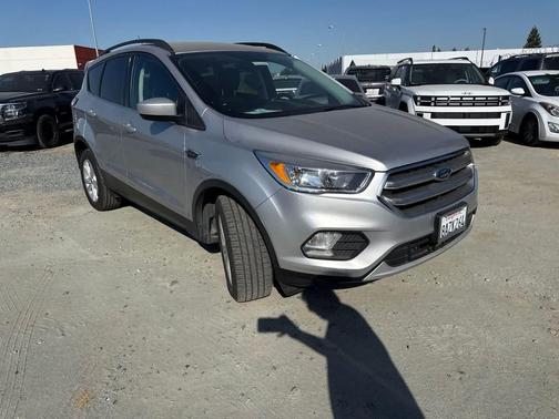 INGOT SILVER METALLIC 2018 Ford Escape SE