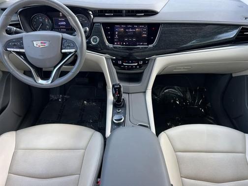 2022 Cadillac XT6 Premium Luxury FWD