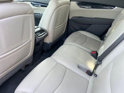 2022 Cadillac XT6 Premium Luxury FWD