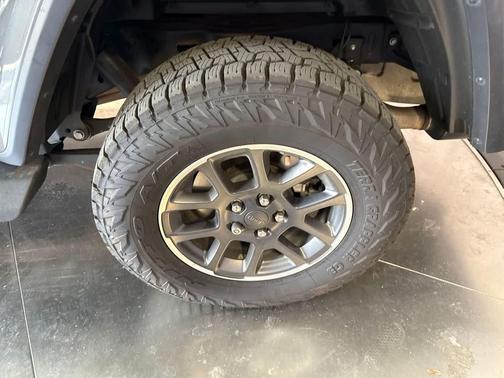 Granite Crystal Metallic Clearcoat 2020 Jeep Gladiator Overland