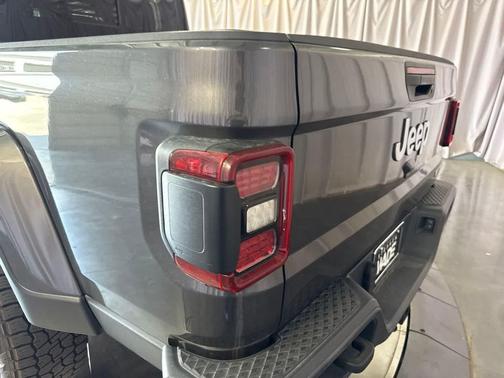 Granite Crystal Metallic Clearcoat 2020 Jeep Gladiator Overland