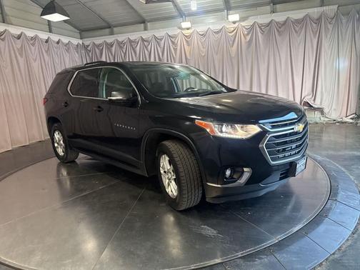 Mosaic Black Metallic 2018 Chevrolet Traverse LT Cloth