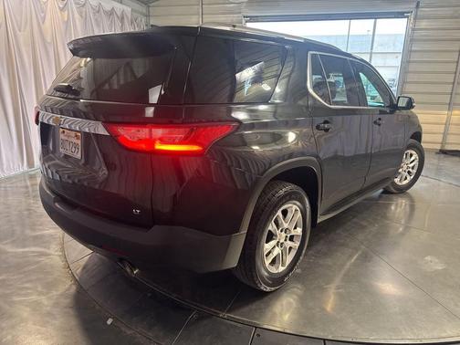 Mosaic Black Metallic 2018 Chevrolet Traverse LT Cloth