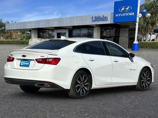 Summit White 2022 Chevrolet Malibu RS