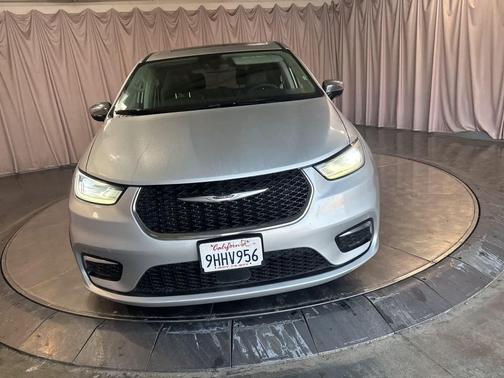 2023 Chrysler Pacifica Hybrid Limited