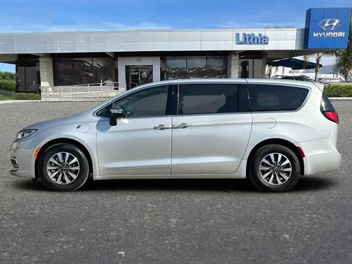 2023 Chrysler Pacifica Hybrid Limited