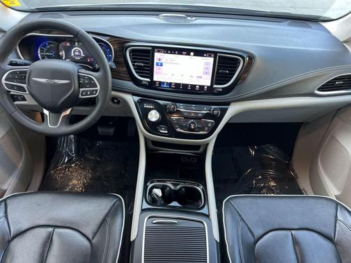 2023 Chrysler Pacifica Hybrid Limited