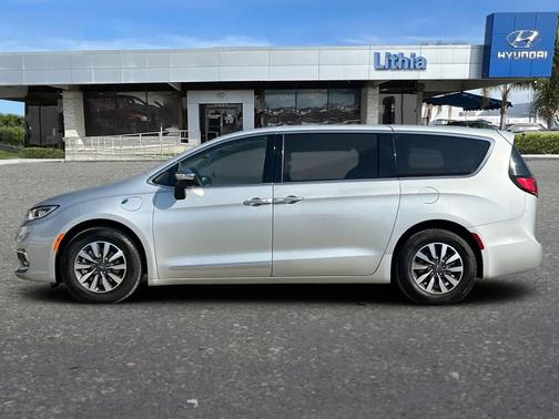 2023 Chrysler Pacifica Hybrid Limited