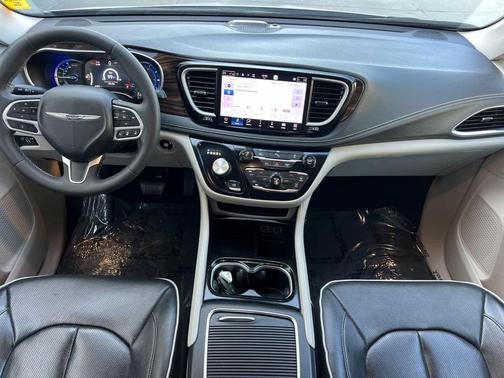2023 Chrysler Pacifica Hybrid Limited