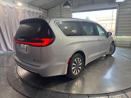 2023 Chrysler Pacifica Hybrid Limited