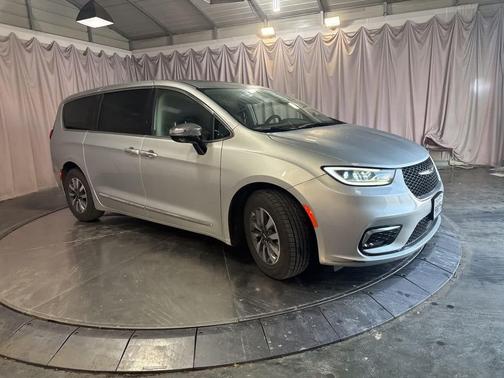 2023 Chrysler Pacifica Hybrid Limited