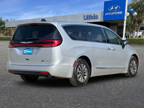 2023 Chrysler Pacifica Hybrid Limited