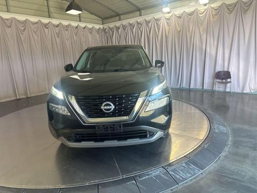Super Black 2022 Nissan Rogue SV