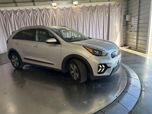 Silky Silver 2021 Kia Niro LX