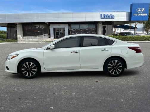 Glacier White 2018 Nissan Altima 2.5 SV