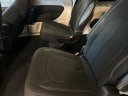 Silver Mist Clearcoat 2023 Chrysler Voyager LX