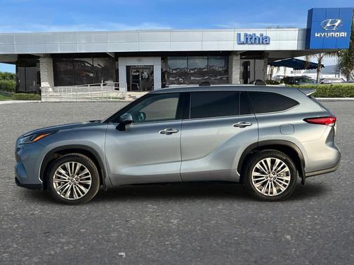 2022 Toyota Highlander Platinum