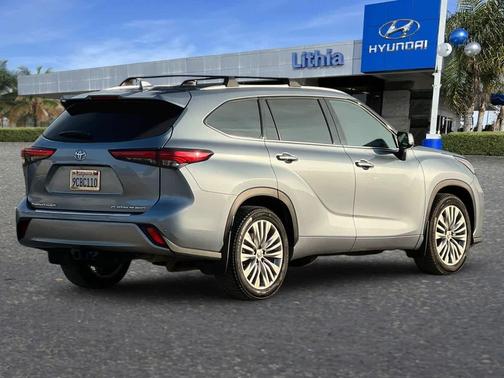 2022 Toyota Highlander Platinum
