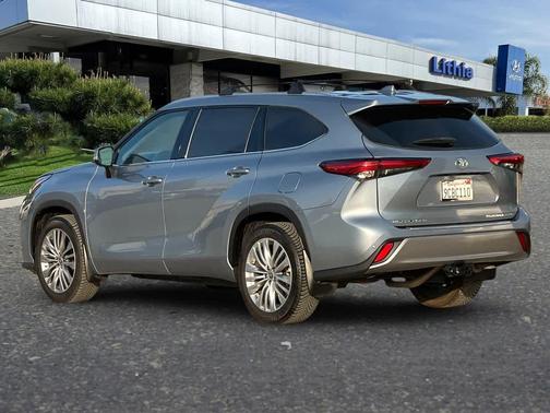 2022 Toyota Highlander Platinum