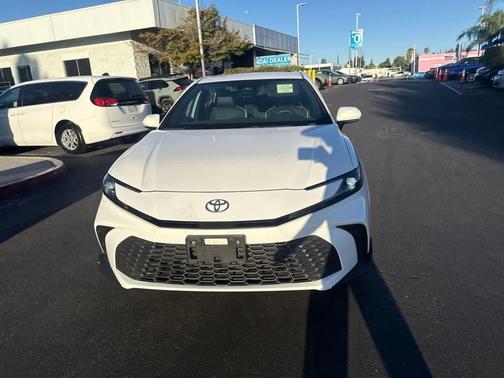 Ice Cap 2025 Toyota Camry SE