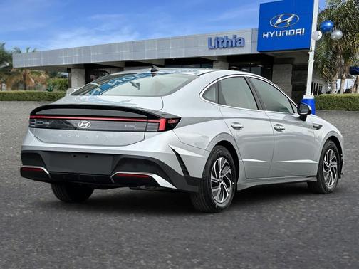 Aero Silver 2026 Hyundai SONATA Hybrid Base