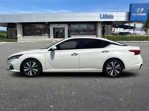 Pearl White Tricoat 2019 Nissan Altima 2.5 SL