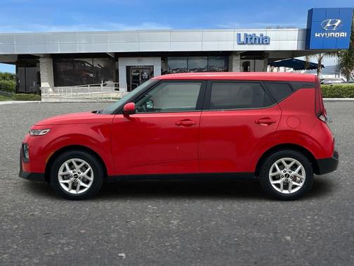Inferno Red 2022 Kia Soul LX