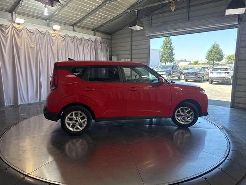 Inferno Red 2022 Kia Soul LX