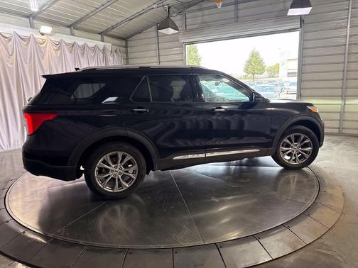 Agate Black Metallic 2022 Ford Explorer Limited