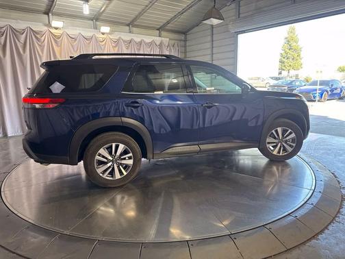 Deep Ocean Blue Pearl 2026 Nissan Pathfinder SL