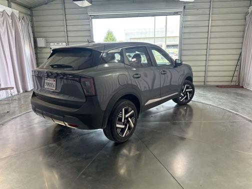 Gun Metallic 2025 Nissan Kicks SV