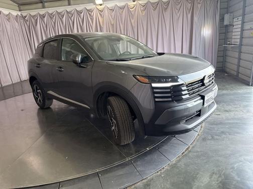 Gun Metallic 2025 Nissan Kicks SV