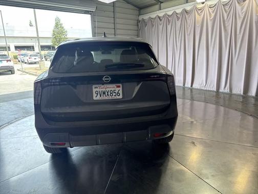 Gun Metallic 2025 Nissan Kicks SV