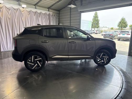 Gun Metallic 2025 Nissan Kicks SV