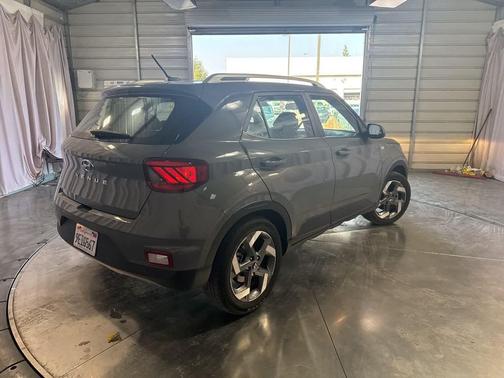 2023 Hyundai VENUE SEL