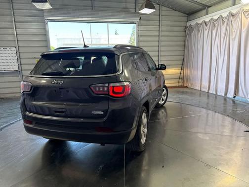 Granite Crystal Metallic Clearcoat 2020 Jeep Compass Latitude