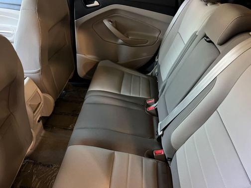 OXFORD WHITE 2014 Ford Escape SE
