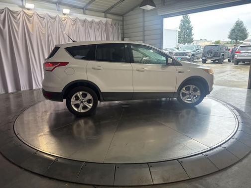 OXFORD WHITE 2014 Ford Escape SE