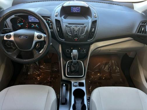 OXFORD WHITE 2014 Ford Escape SE
